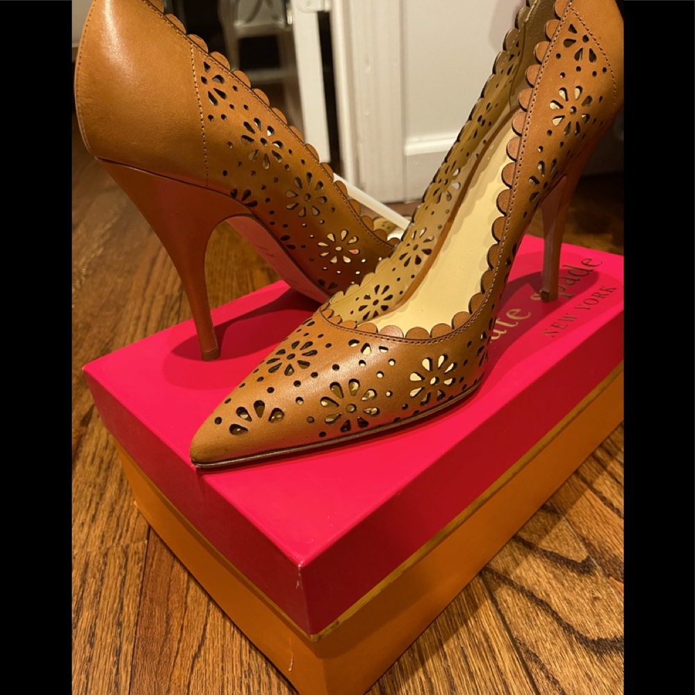 Kate Spade light camel/soft vacchetta Lana pumps!